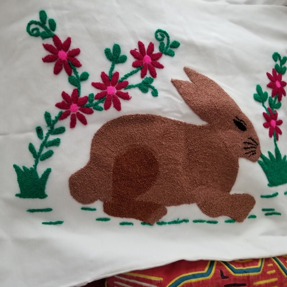 VTG Pair of Needle Punch Pillow Cases - Picture 2 of 4